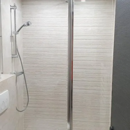 Appartement Mat -studio Renove Clim Rue Pietonne Du Vieil *